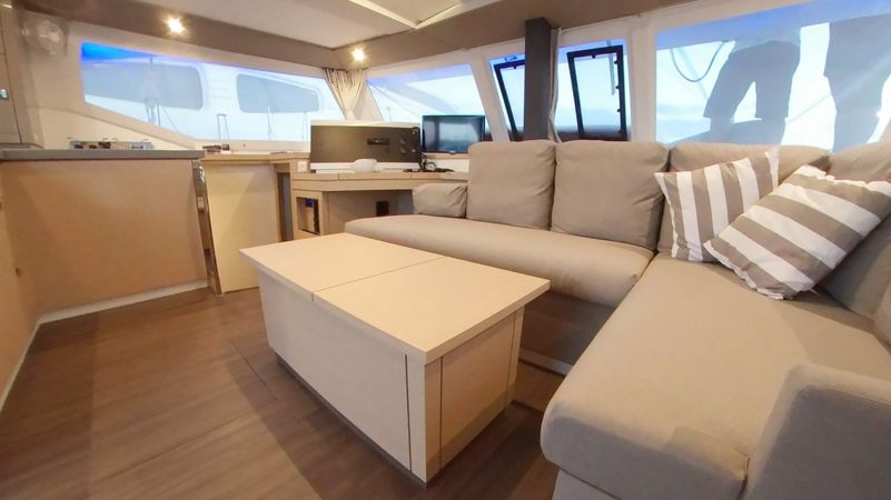Fountaine Pajot Lucia 40 | E-Varka