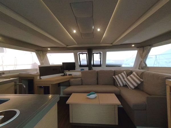 Fountaine Pajot Lucia 40 | E-Varka