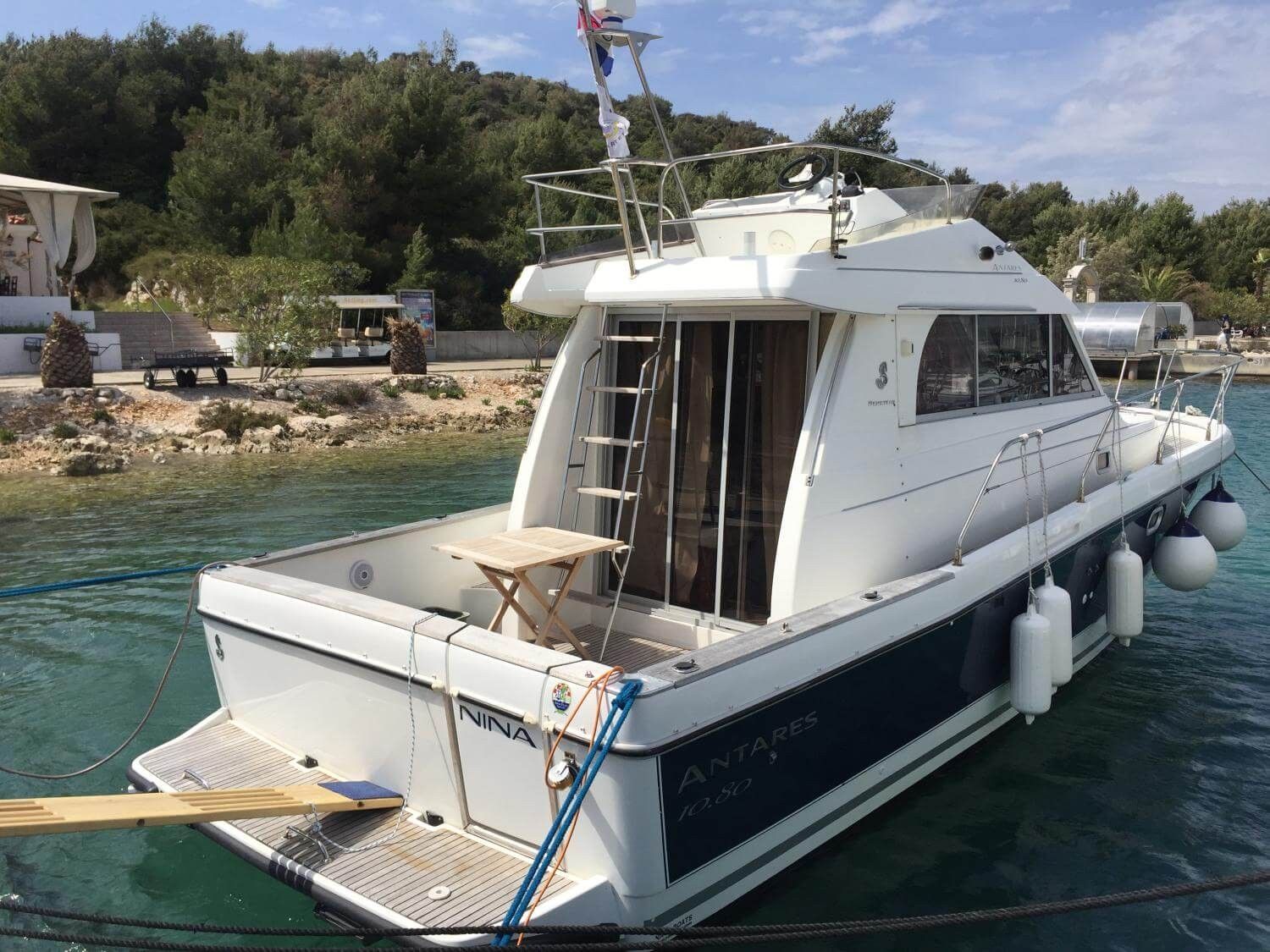 Beneteau Antares 10.80 | Nina