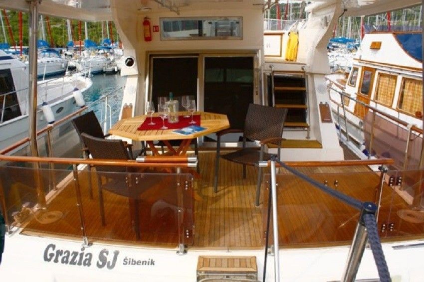 Yaretti 1570 | Grazia