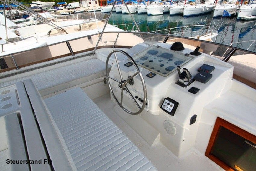 Yaretti 1910 | Royal