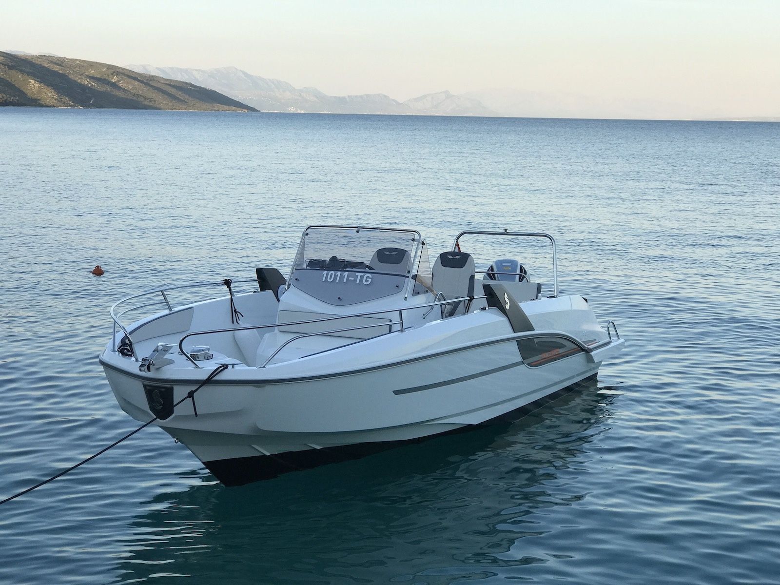 Beneteau Flyer 7.7 | Space deck