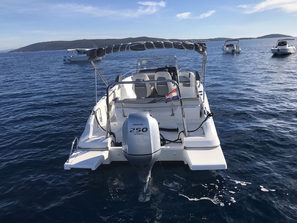 Beneteau Flyer 7.7 | Space deck
