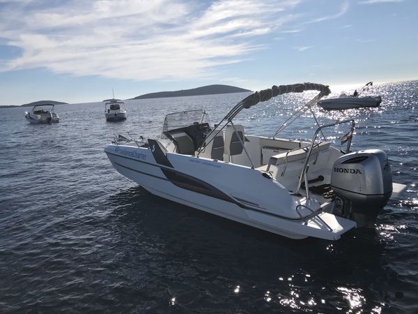 Beneteau Flyer 7.7 | Space deck