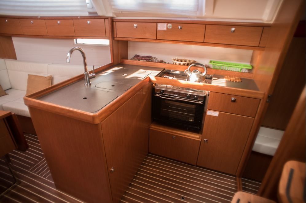 Bavaria Cruiser 37 | Takis 2