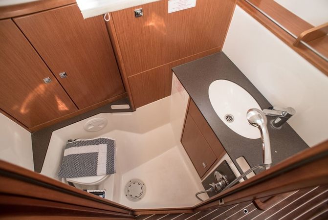 Bavaria Cruiser 37 | Takis 2