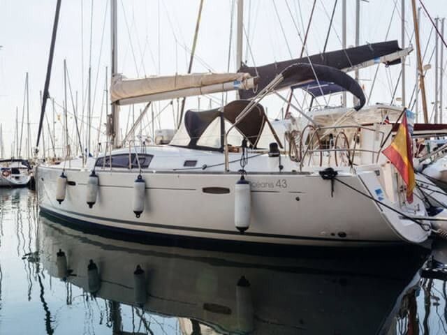 Beneteau Oceanis 43 | Blauw