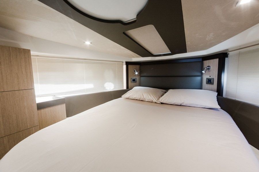 Cranchi M44 | Brown Sugar