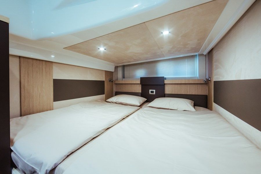 Cranchi M44 | Brown Sugar