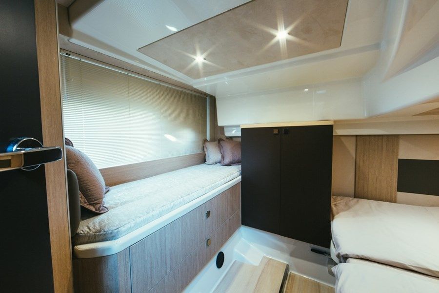 Cranchi M44 | Brown Sugar