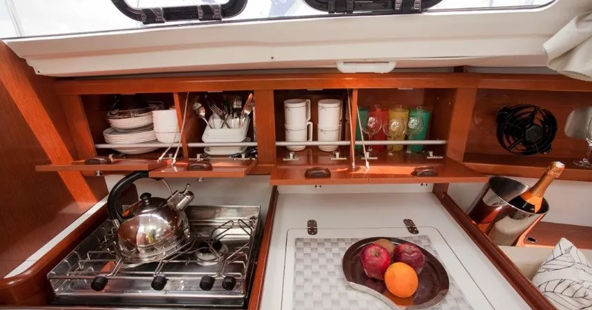 Beneteau Oceanis 31 | Moody Blues12