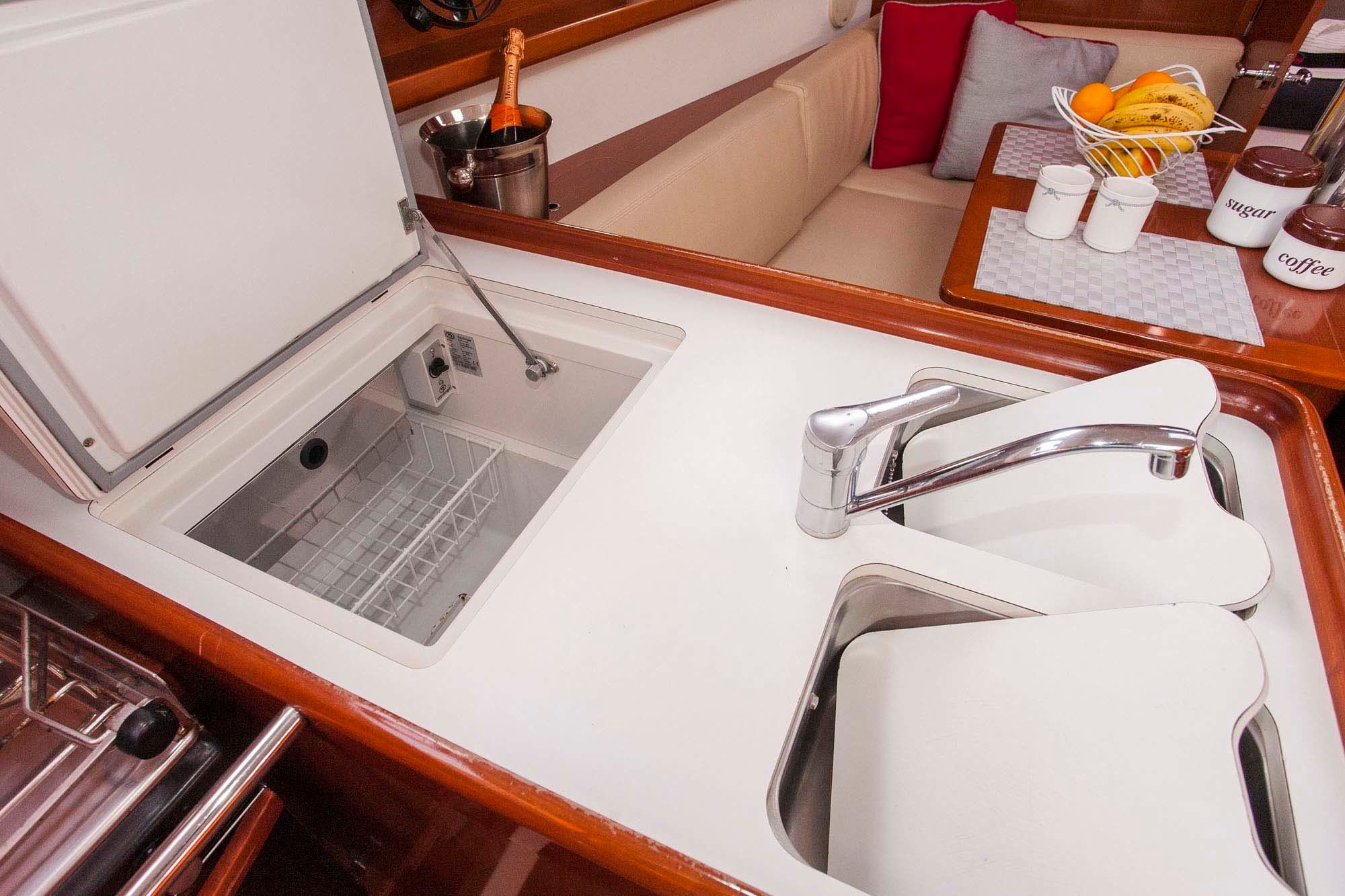 Beneteau Oceanis 31 | Moody Blues