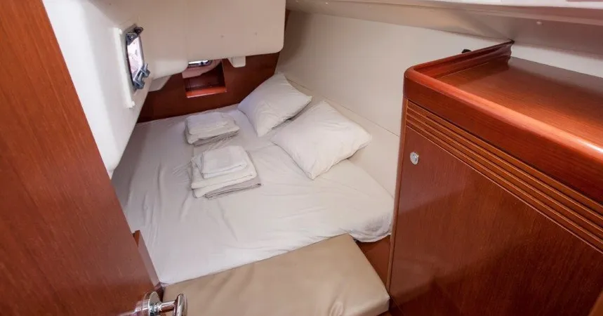 Beneteau Oceanis 31 | Moody Blues14