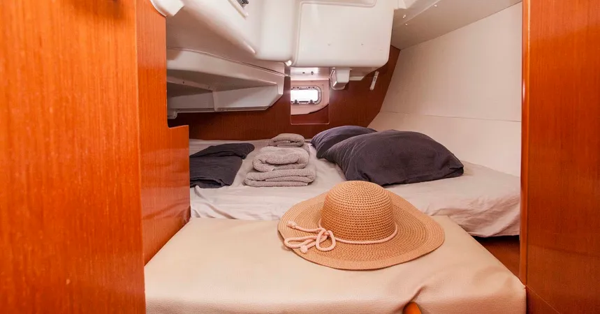 Beneteau Oceanis 31 | Moody Blues15