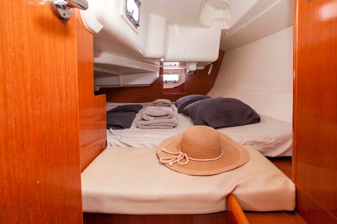 Beneteau Oceanis 31 | Moody Blues