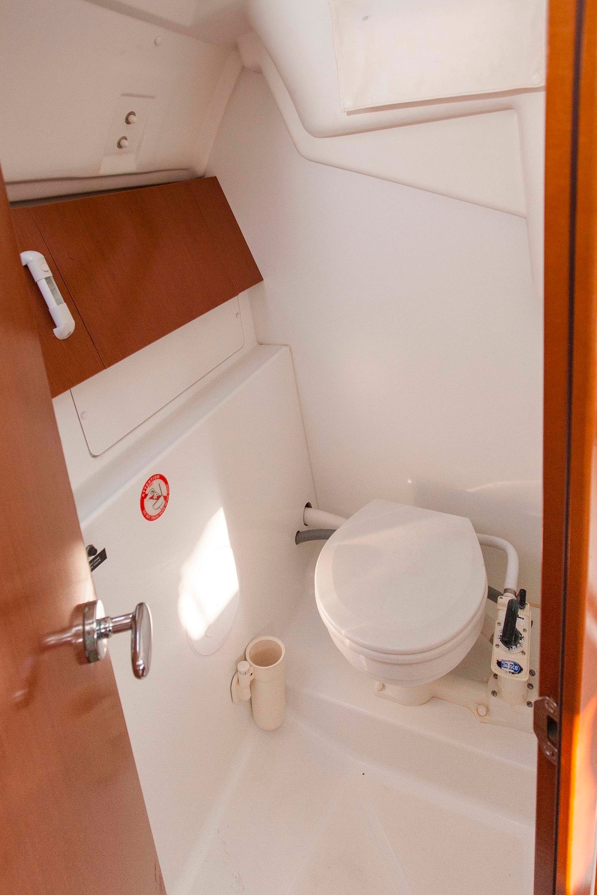 Beneteau Oceanis 31 | Moody Blues