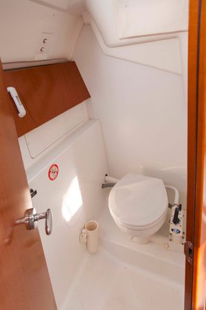 Beneteau Oceanis 31 | Moody Blues