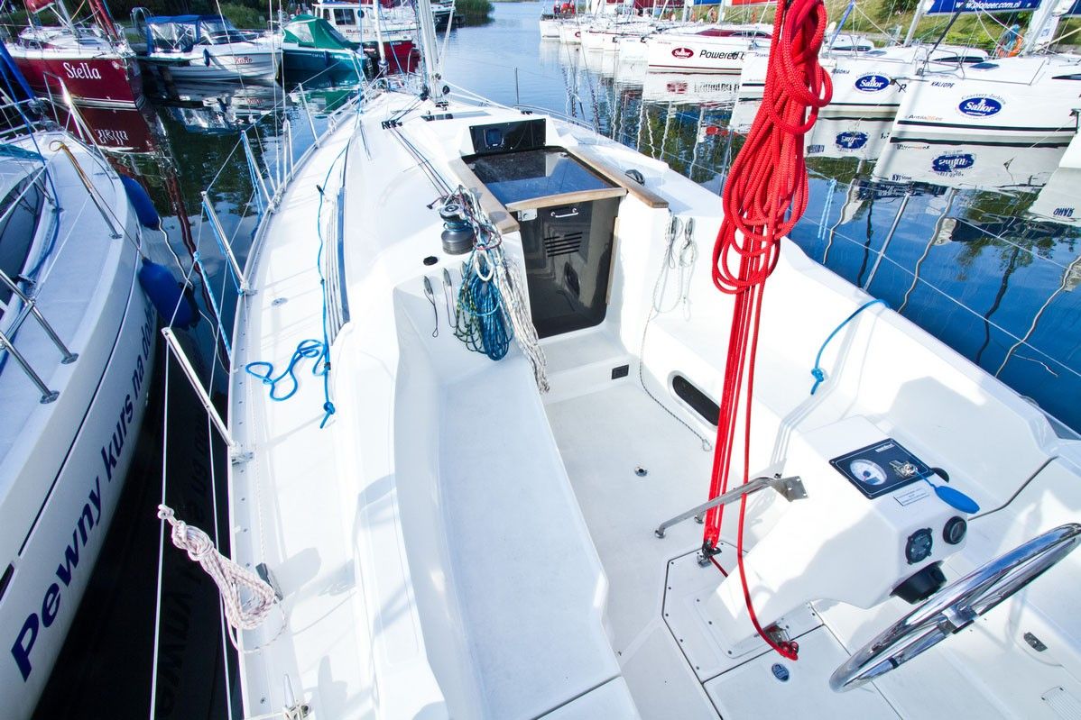 Delphia 33 MC | Czarny Kruk