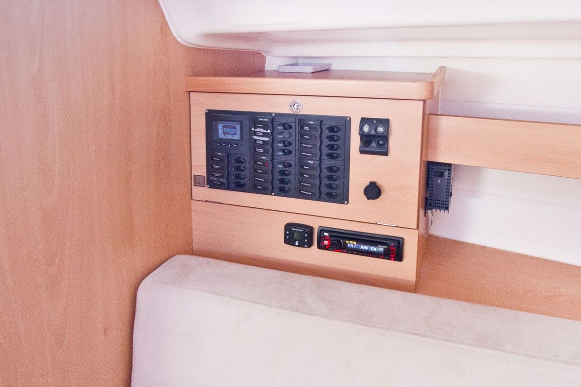 Delphia 33 MC | Czarny Kruk