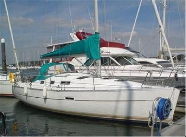 Beneteau Oceanis Clipper 323 | Aphrodite Spirit