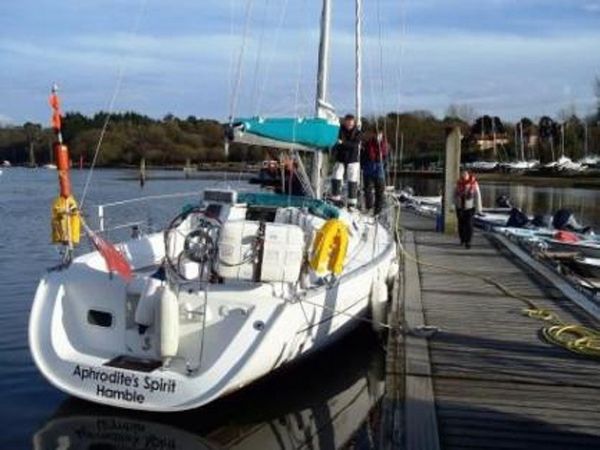 Beneteau Oceanis Clipper 323 | Aphrodite Spirit