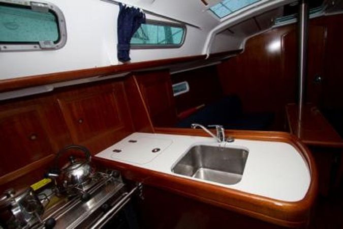 Beneteau Oceanis Clipper 323 | Aphrodite Spirit