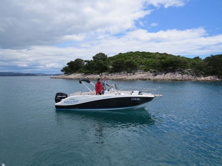 Quicksilver 675 | Quicksilver Sundeck