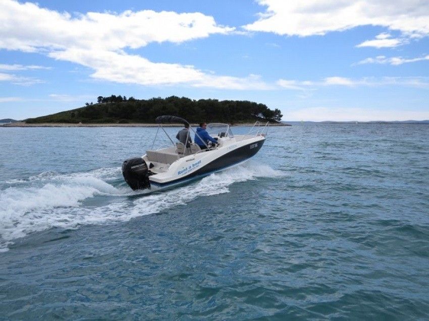 Quicksilver 605 | Quicksilver Sundeck 1