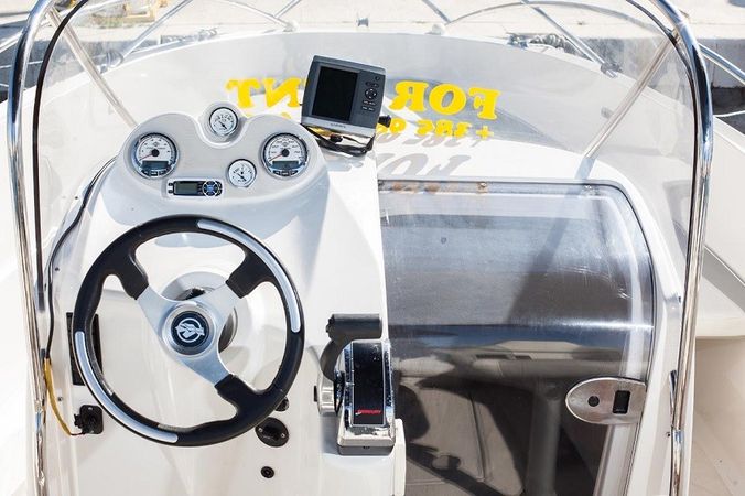 Quicksilver 635 | Commander