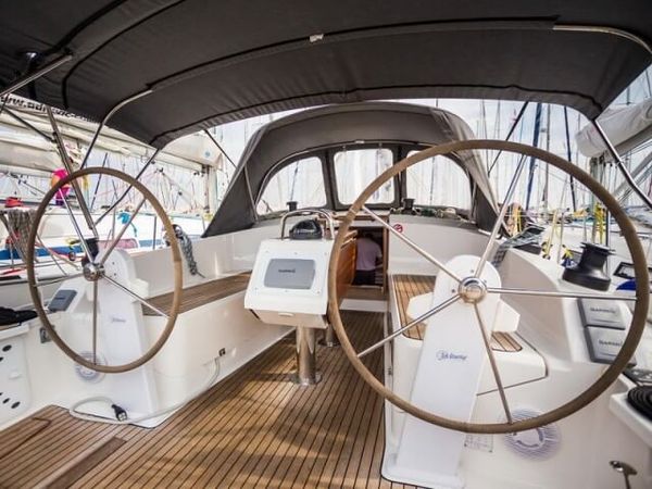 Bavaria Cruiser 37 | Samsara