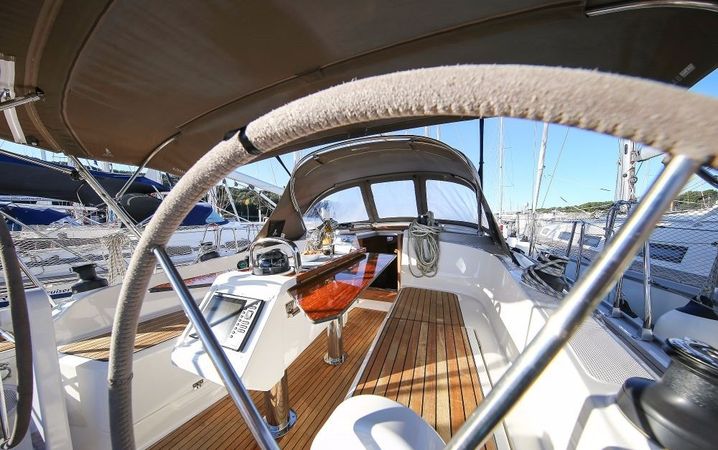 Bavaria Cruiser 37 | Malo Angeline