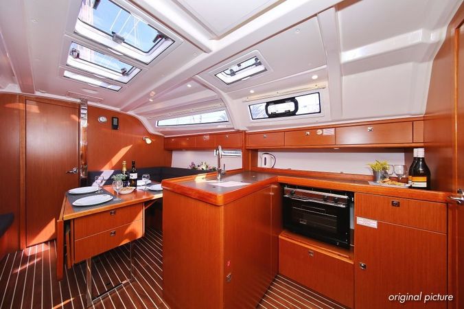 Bavaria Cruiser 37 | Malo Angeline