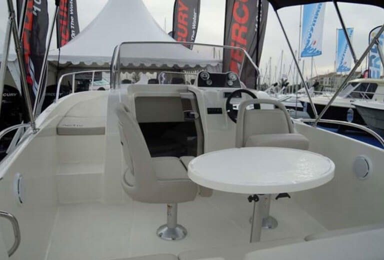 Quicksilver 605 | Sun Desk