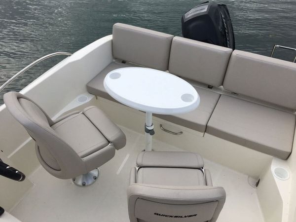 Quicksilver 605 | Sun Desk