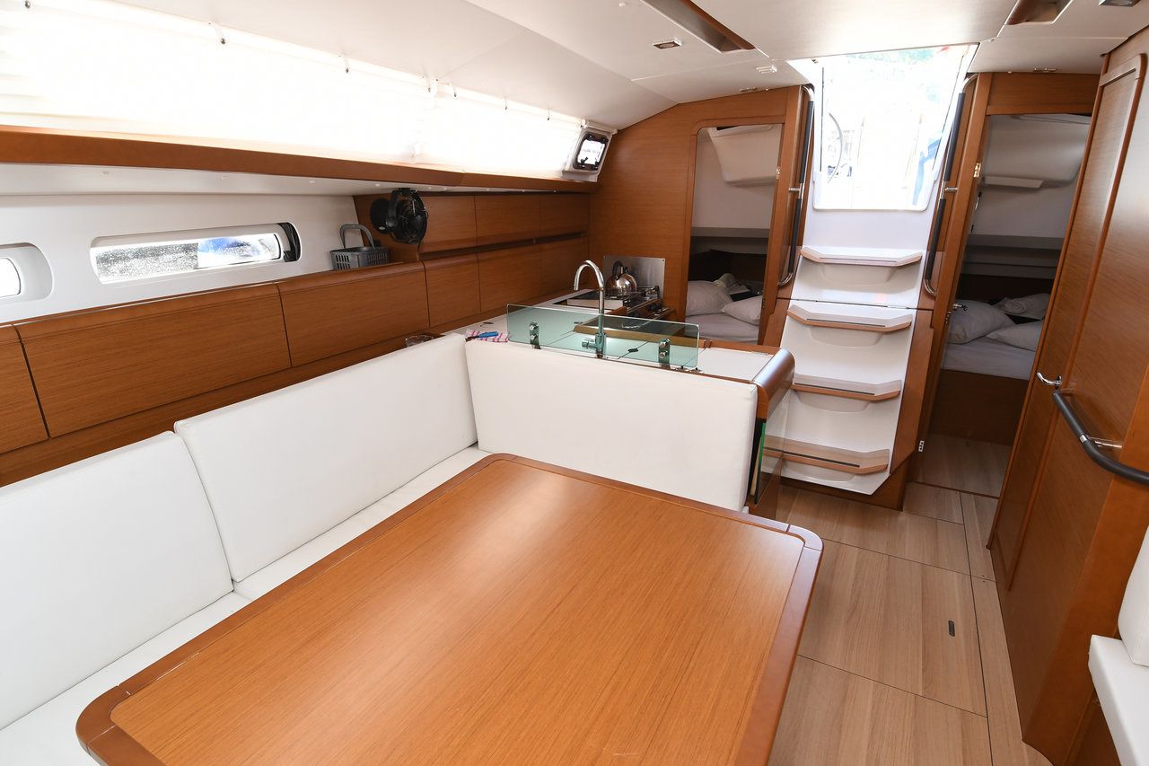 Jeanneau Sun Odyssey 419 | Kiss Kiss