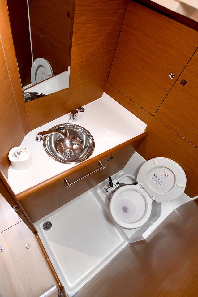 Jeanneau Sun Odyssey 419 | Kiss Kiss