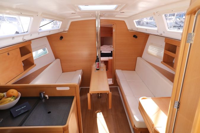 Jeanneau Sun Odyssey 319 | Spider Kiss