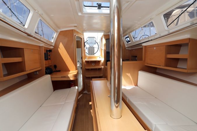 Jeanneau Sun Odyssey 319 | Spider Kiss