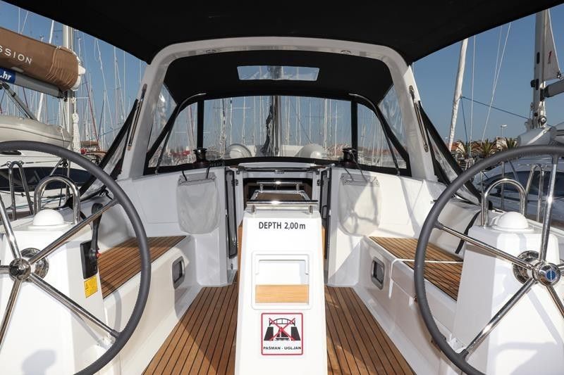 Beneteau Oceanis 38.1 | Dama