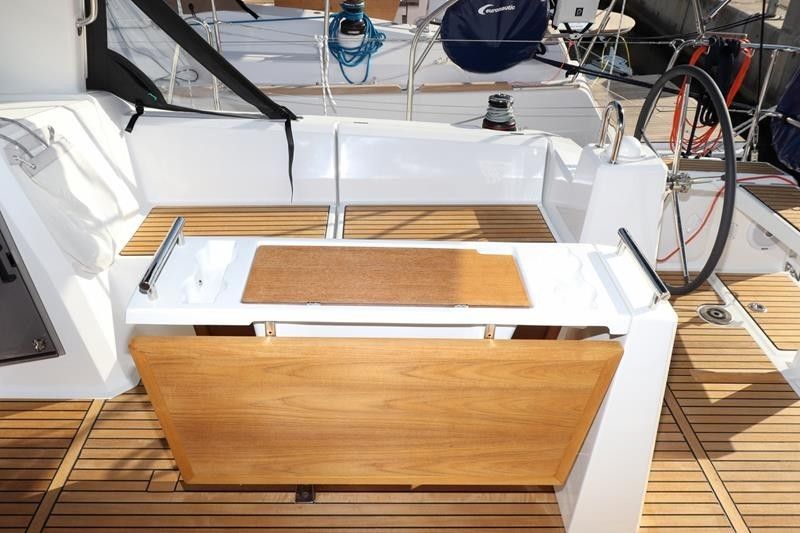 Beneteau Oceanis 38.1 | Dama