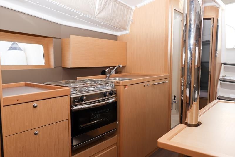 Beneteau Oceanis 38.1 | Dama