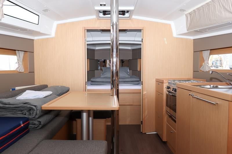 Beneteau Oceanis 38.1 | Dama