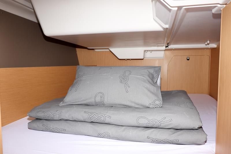 Beneteau Oceanis 38.1 | Dama