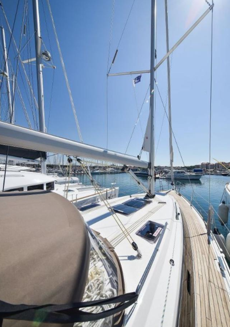 Bavaria Cruiser 37 | White Pearl