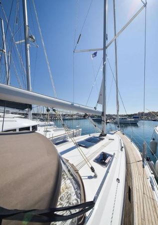 Bavaria Cruiser 37 | White Pearl