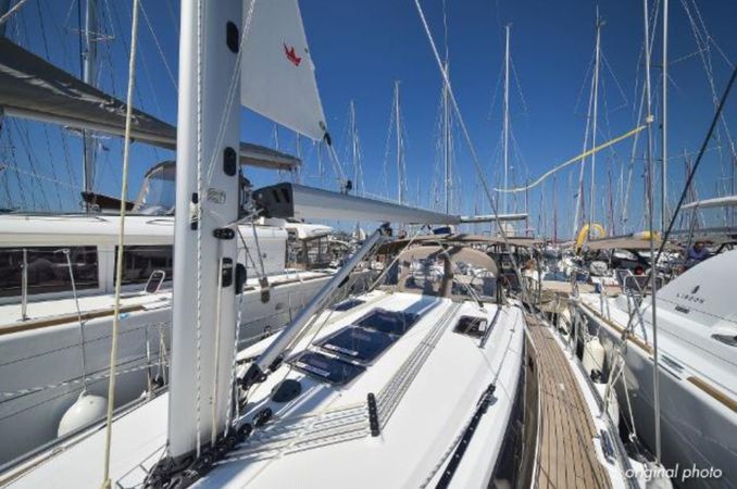 Bavaria Cruiser 37 | White Pearl