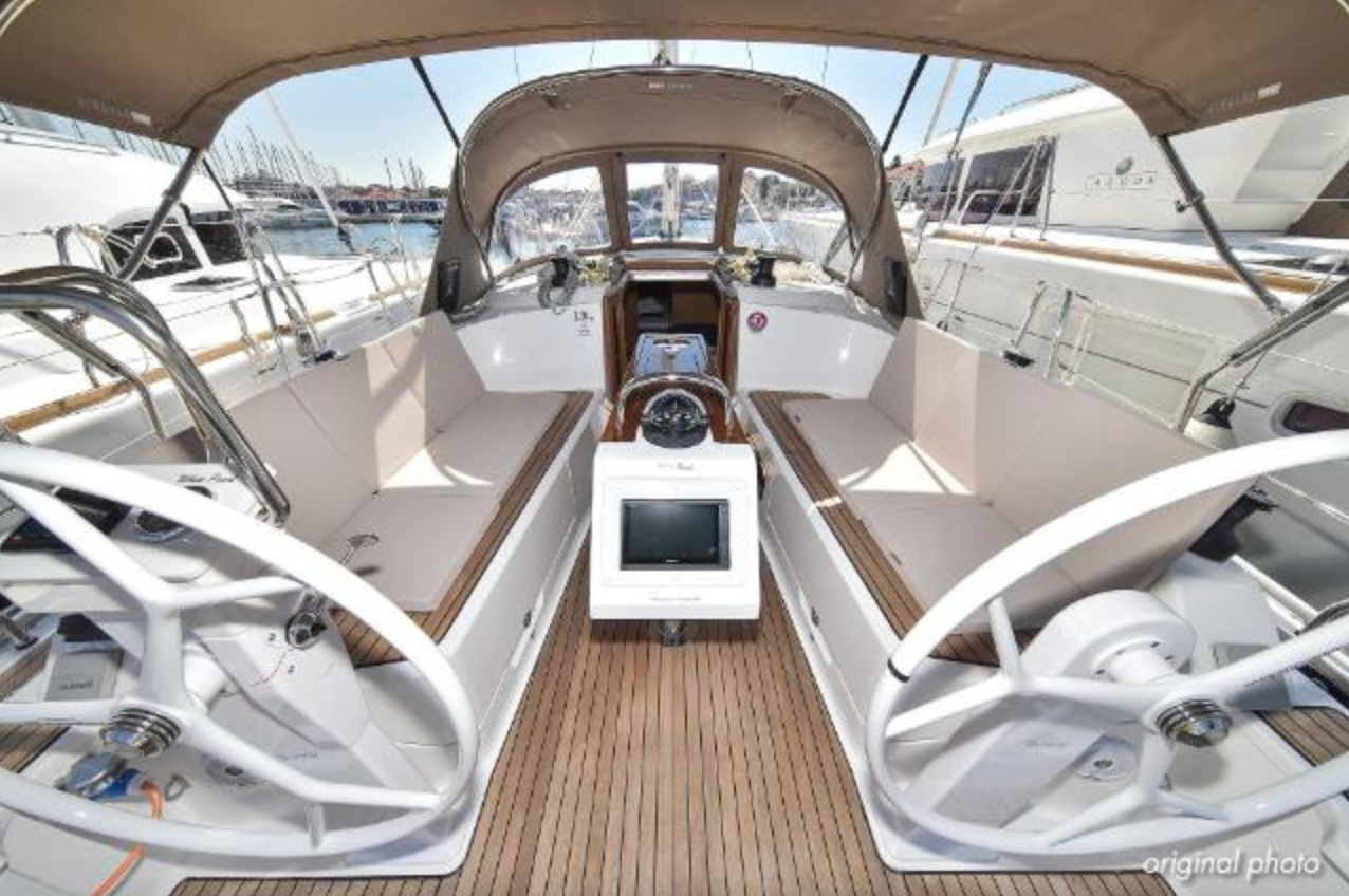Bavaria Cruiser 37 | White Pearl