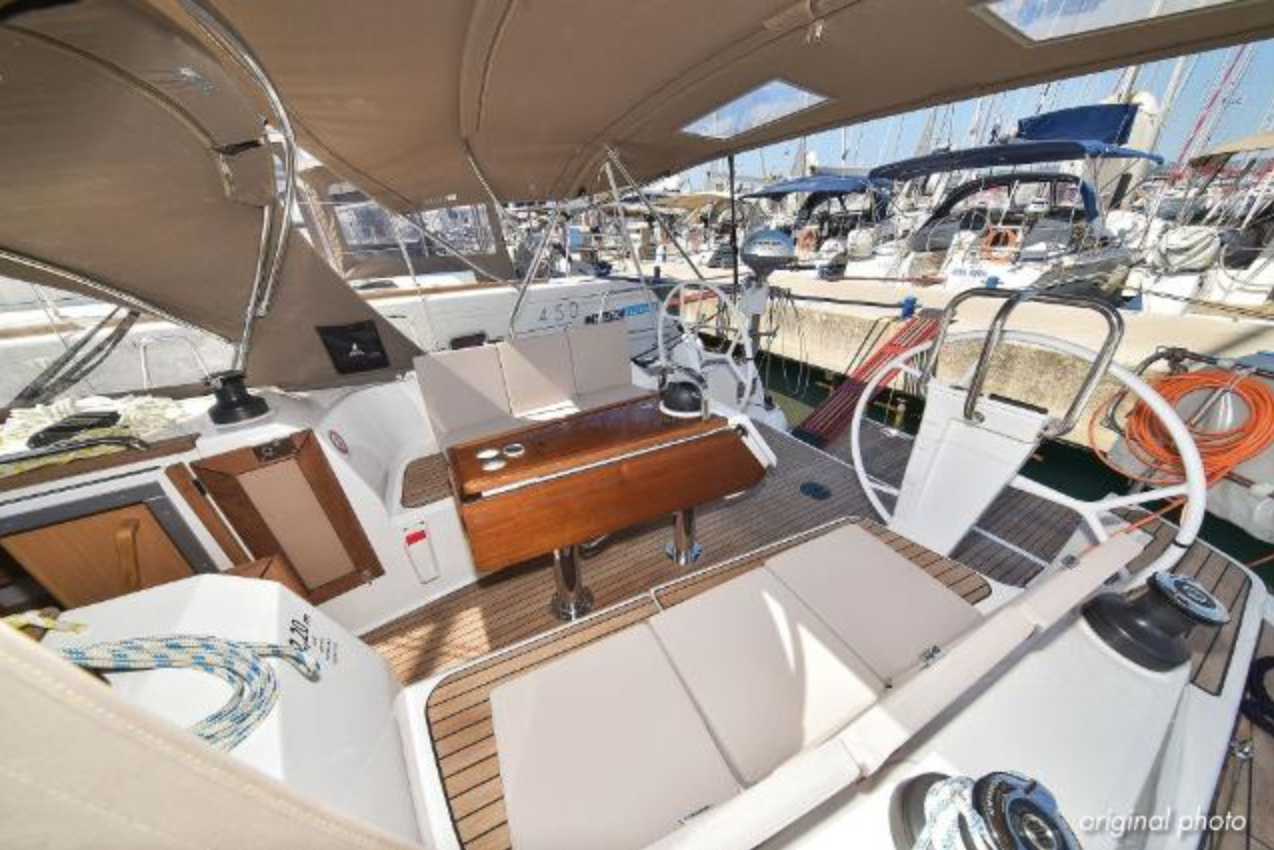 Bavaria Cruiser 37 | White Pearl