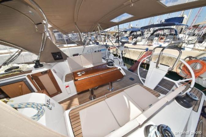 Bavaria Cruiser 37 | White Pearl