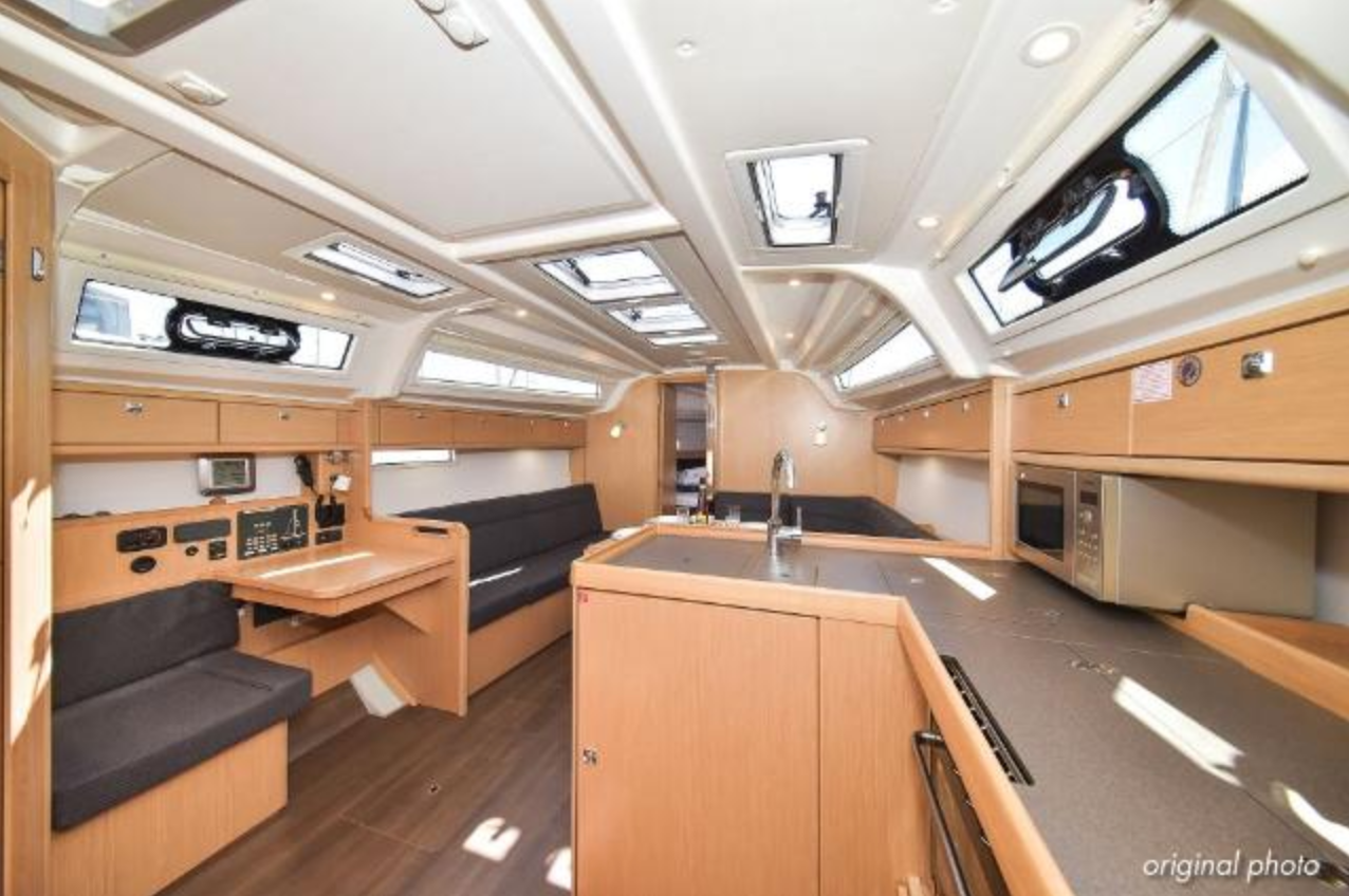 Bavaria Cruiser 37 | White Pearl